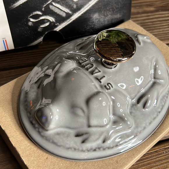 Williams Sonoma Staub Enameled Cast Iron Pig Dutch Oven 🇫🇷🐖 - Picture 8 of 17